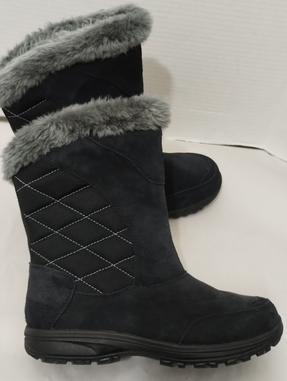 Columbia Navy Blue Suede Boots with Gray Faux-Fur Collar